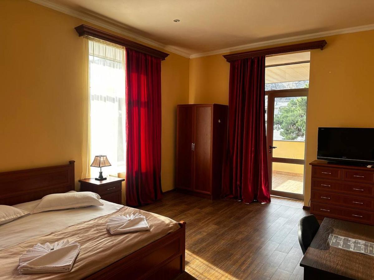 Sweet Home Hotel Meghri ภายนอก รูปภาพ