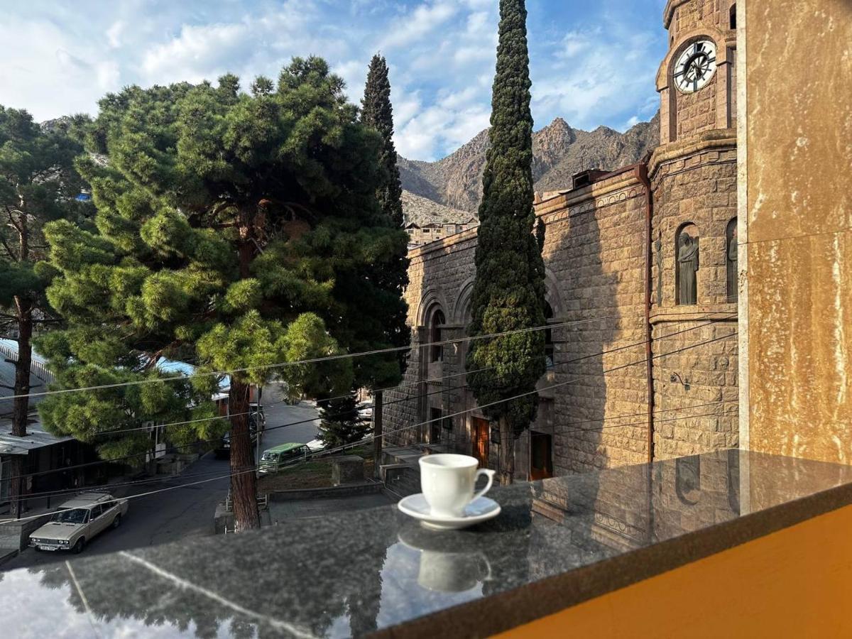 Sweet Home Hotel Meghri ภายนอก รูปภาพ
